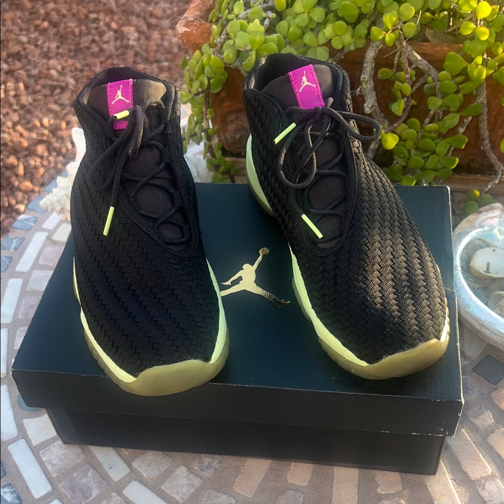 Air Jordan Future Mid (Black / Liquid Lime) [685251-018] GS Sz 6.5Y/Women’s 8